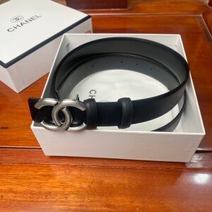 CHANEL CC Reversible Belt 34in – Silver Buckle – Chic Staple ✨